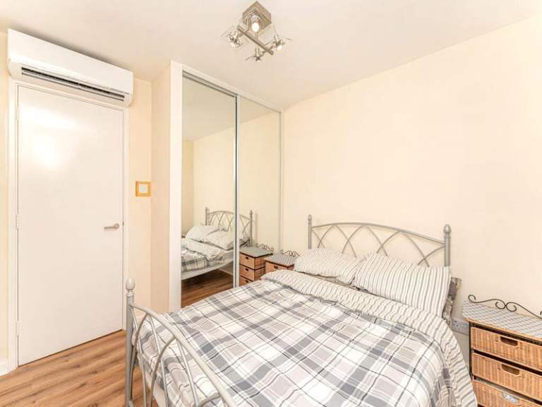 🏠 Bright and cozy room available in the vibrant Peckham