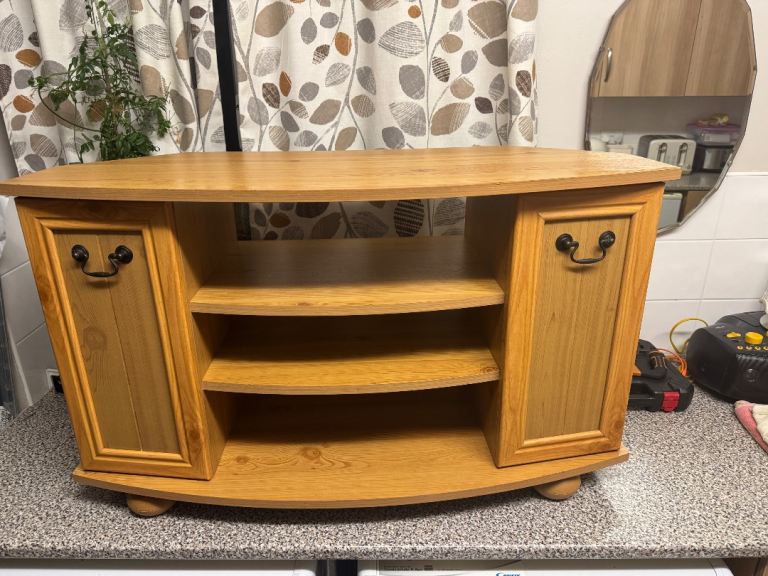Solid Wood TV Stand / Media Unit with Storage