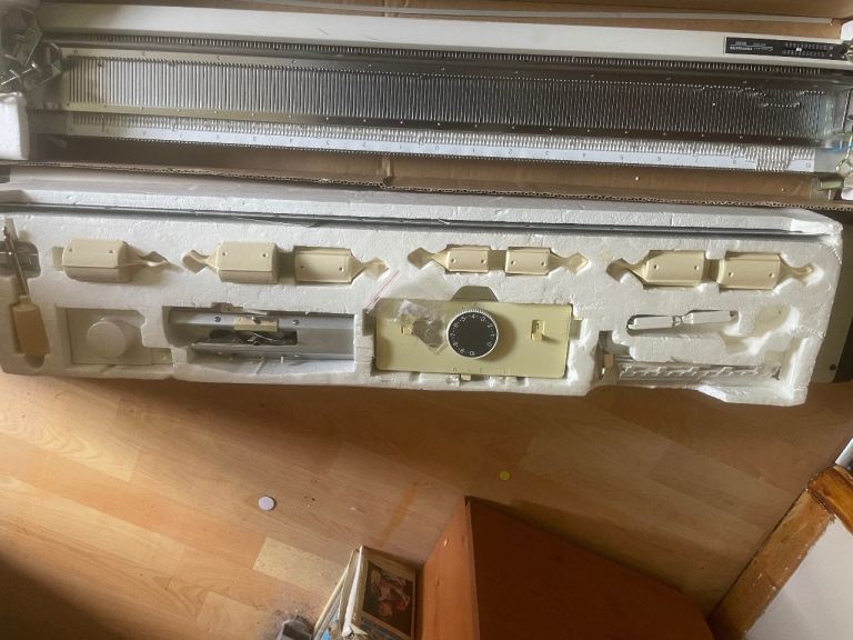 Empisal Knitmaster SRP-60N Knitting Machine – Good Condition