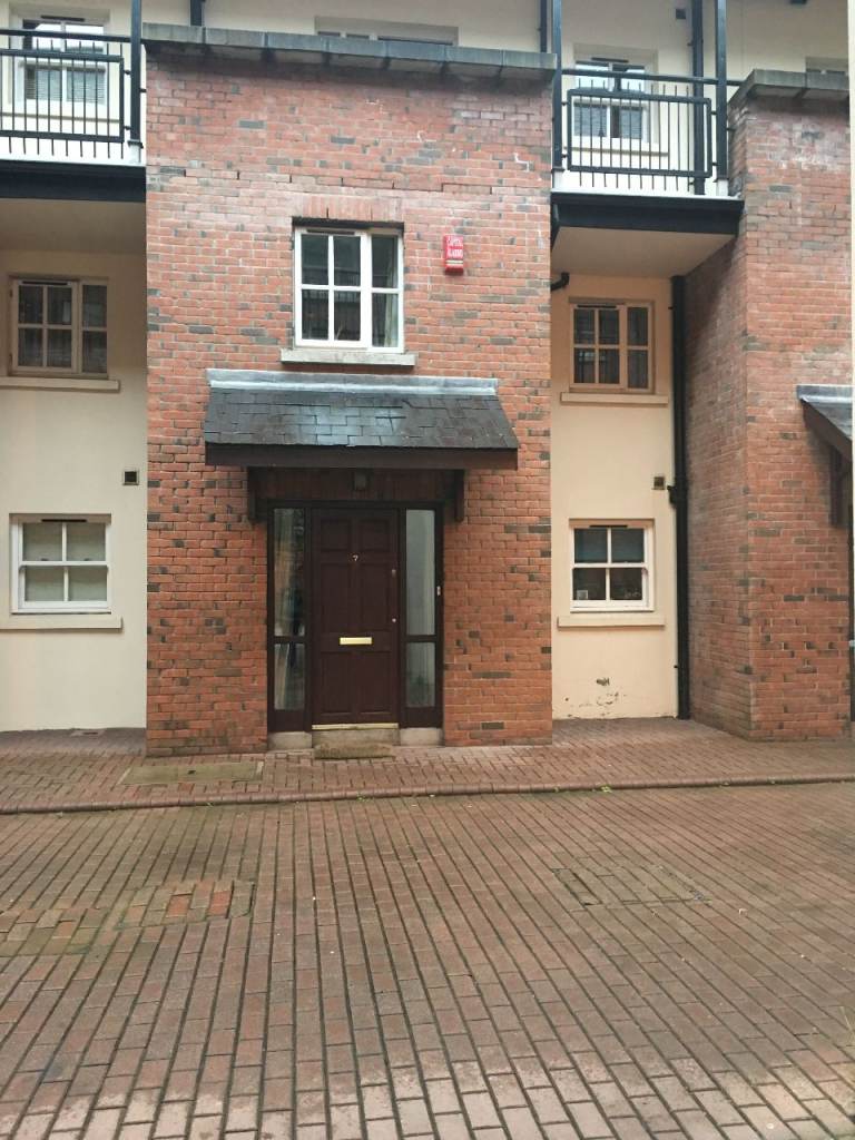 2 Bed Duplex Apt - Upp Ormeau Rd, Private Carpark, patio/garden