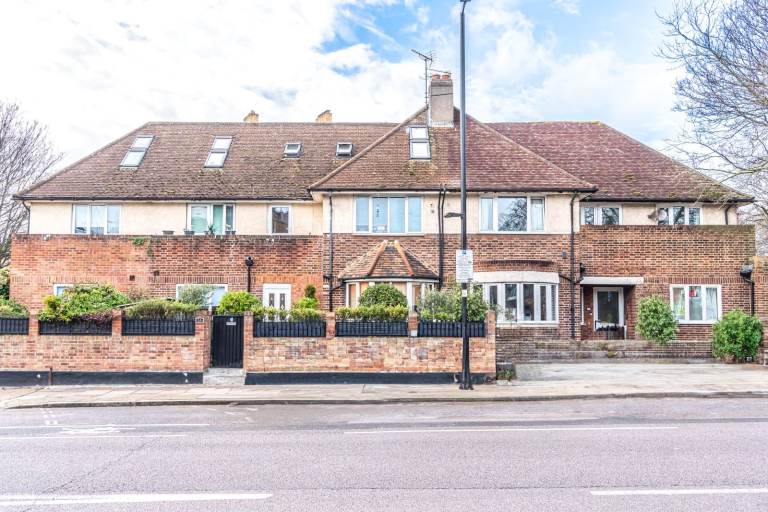 ISLINGTON : Canonbury N5 : Cosy STUDIO : Most Bills Included : AVAILABLE SOON !!