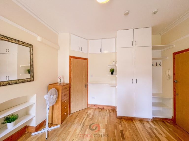 Studio flat in a beautiful in Linden Gardens, Notting Hill, W2-Ref: 861