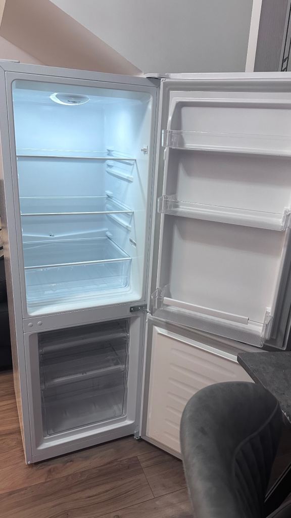 Fridgemaster MC50175A 60/40 Fridge Freezer - White, 1 Month Old