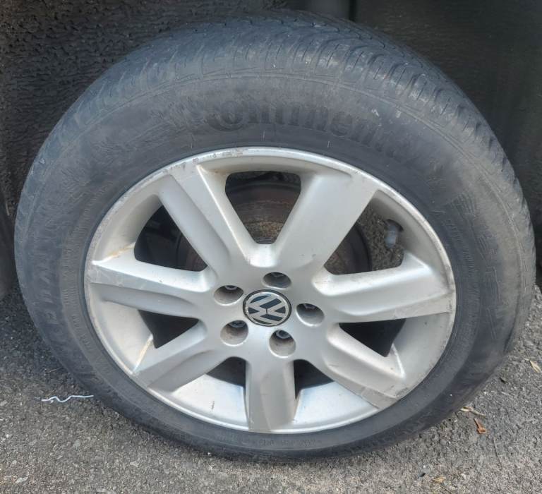 Volkswagen polo 2012-2017 alloy wheel with good tyre