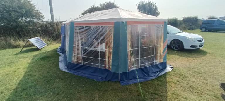 Trailer tent raclet tribune 
