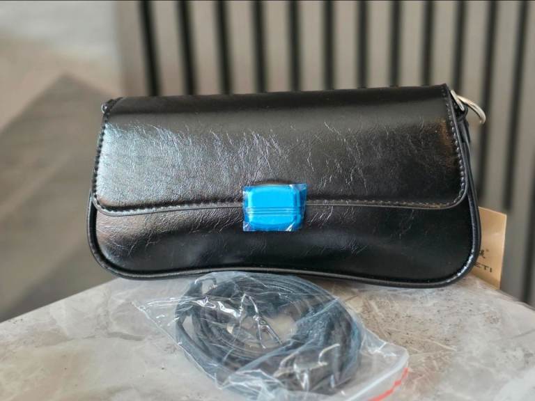 New Black Faux Leather Shoulder / Crossbody Bag – Stylish & Compact