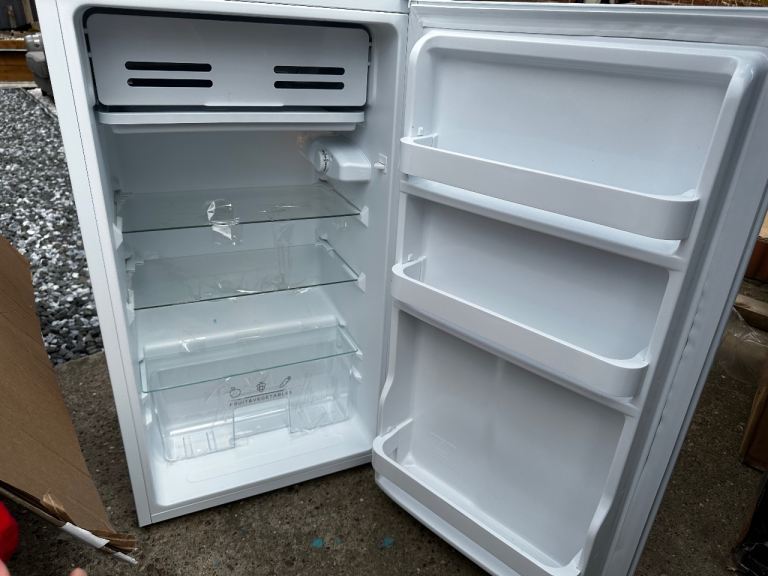 Comfee Compact Fridge (Lightly Used – good Condition)