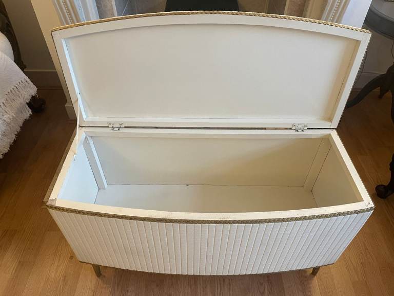 Fantastic original 1970s Ottoman in Cream and Gold - delivery is possible