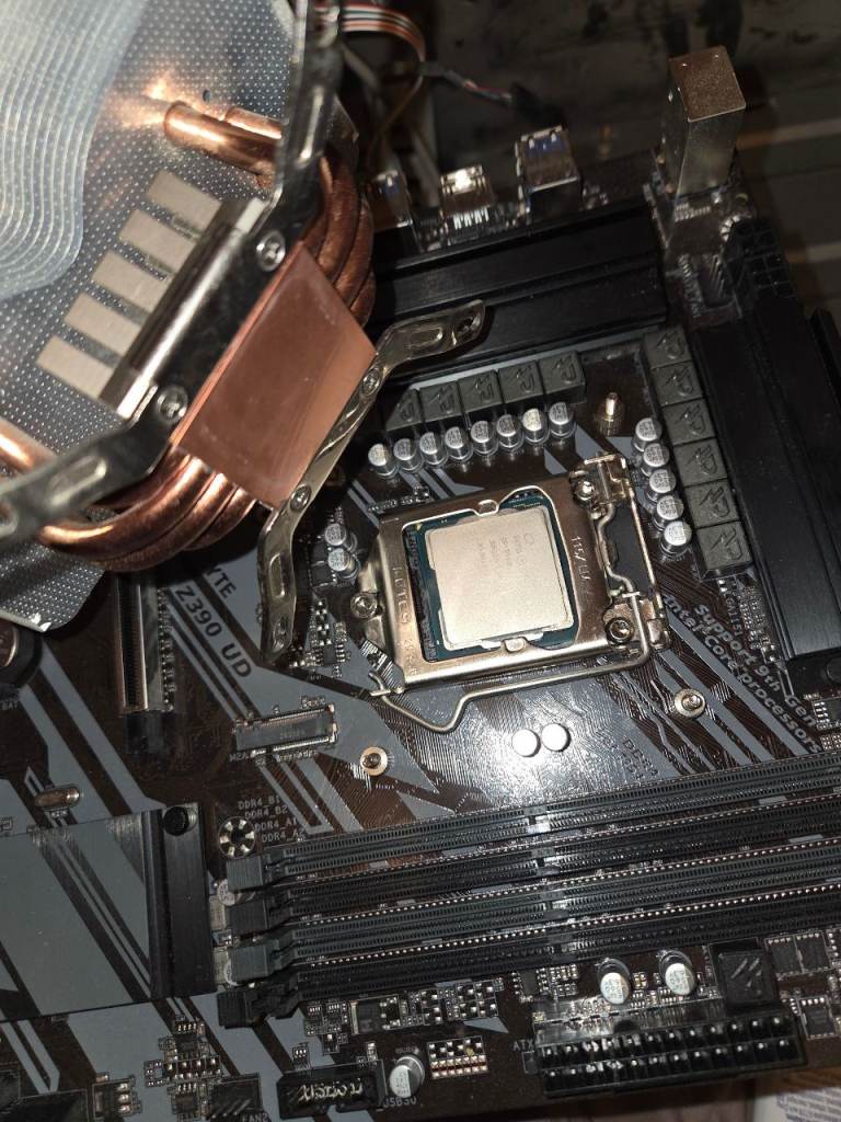 Intel i9 9900KF with Z390 UD combo