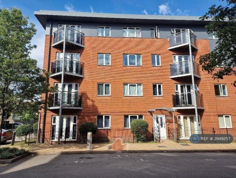 2 bedroom flat in Caister Hall, Coventry, CV1 (2 bed) (#2949257)