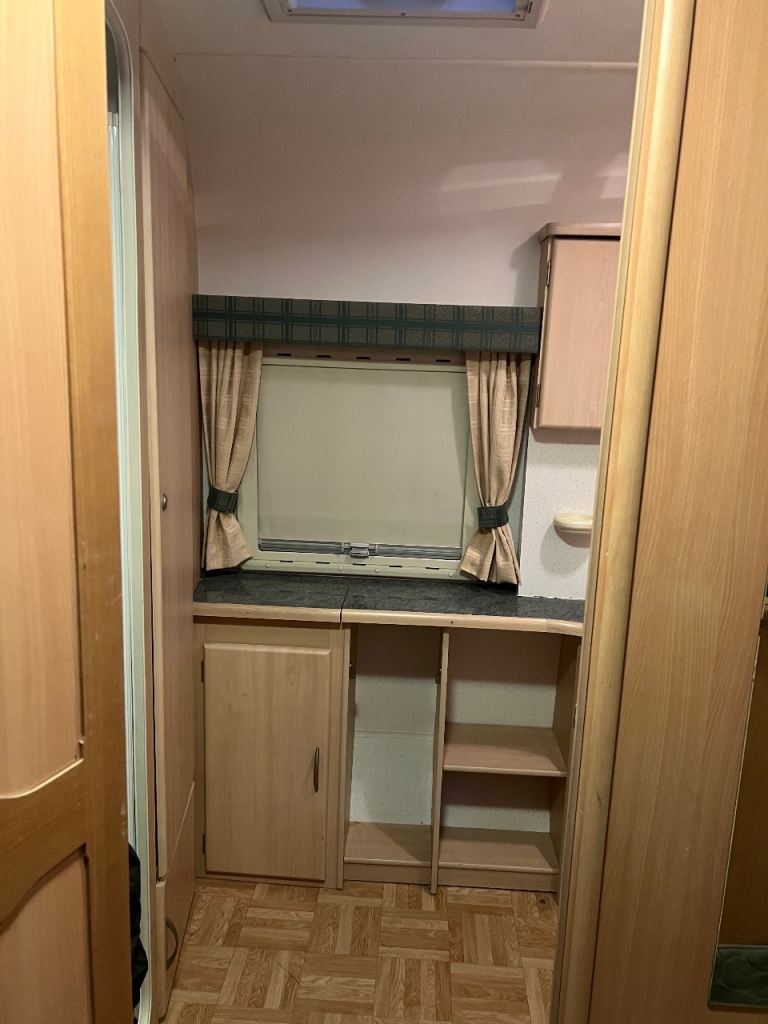 Elddis Hurricane with awning. Can deliver.