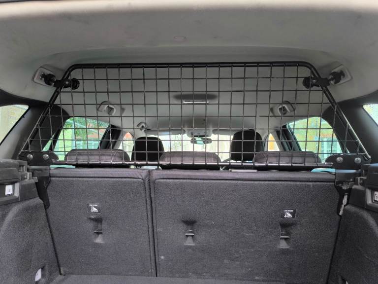 DOG GUARD – Vauxhall astra estate 2015-2021 - post possible