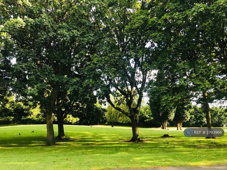 2 bedroom flat in Birmingham, Birmingham, B17 (2 bed) (#2793966)