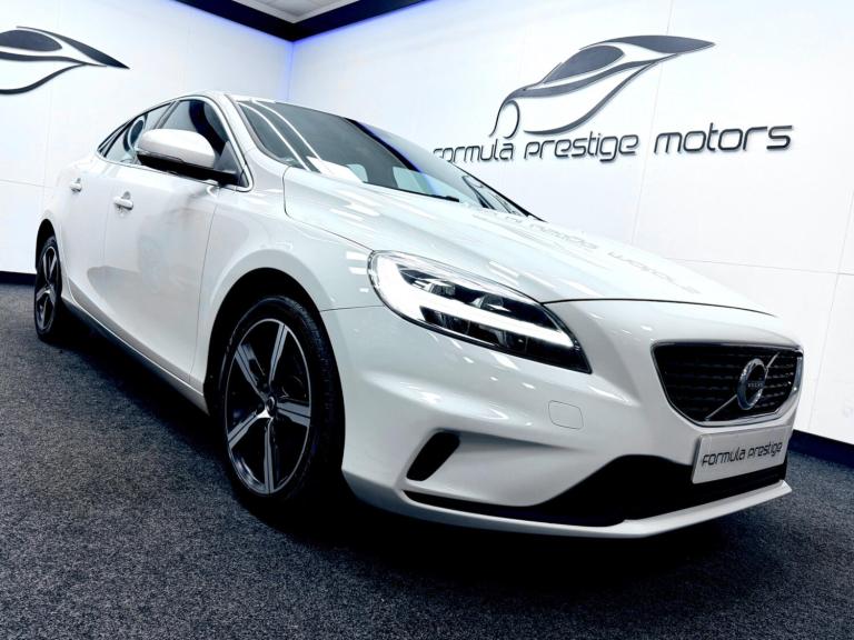 2017 Volvo V40 2.0 T2 R-Design Nav Plus Euro 6 (s/s) 5dr HATCHBACK Petrol Manual