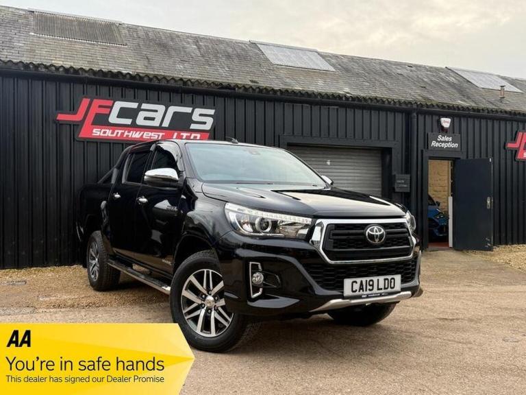 TOYOTA HILUX 2.4 D-4D Invincible X Auto 4WD Euro 6 4dr (TSS, 3.5t) 2019