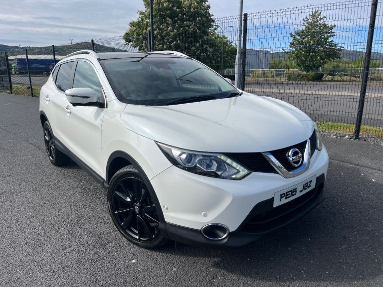2015 Nissan Qashqai Tekna 1.6 DCI Automatic auto Low Miles
