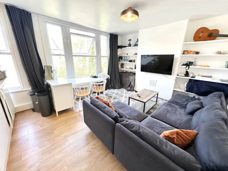 Lovely 2 Bedroom Flat in Bowes Park, North London