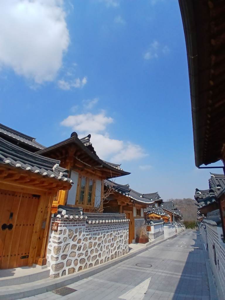 WORKING HOLIDAY OPPORTUNITY IN SOUTH KOREA!