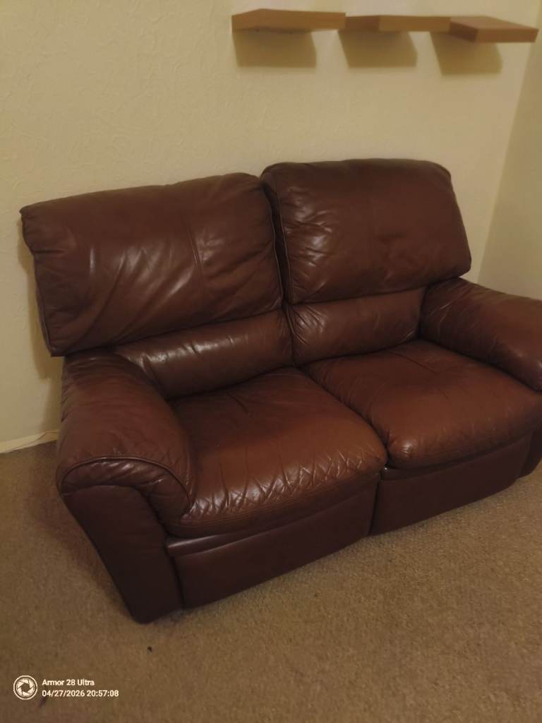 Lazy boy leather sofa 2 and 3 seater brown in Islington 