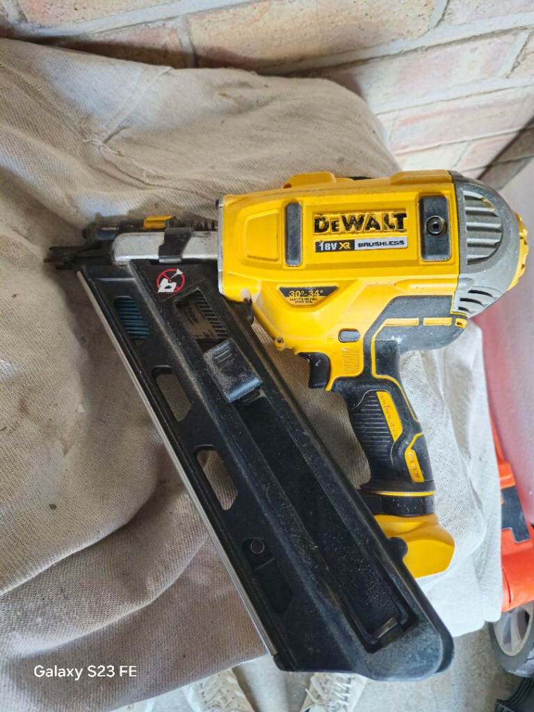 Dewalt Dcn692 1st fix nail gun x 2x
