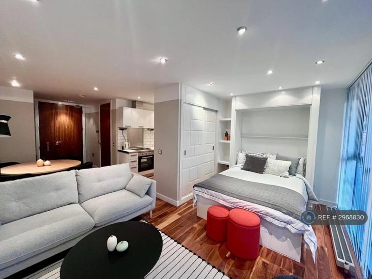 Studio flat in Clowes St, Salford, M3 (#2968830)