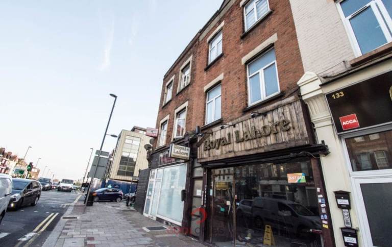 Happy to offer this delightful double studio apartment in West Hendon Broadway, Hendon NW9-Ref: 1715