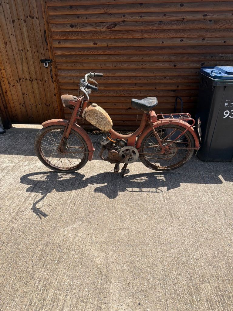 GARELLI 561 MOPED FOR A WALL HANGER BARN FIND DISPLAY
