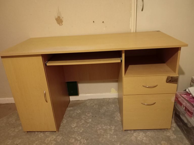 Computer desk