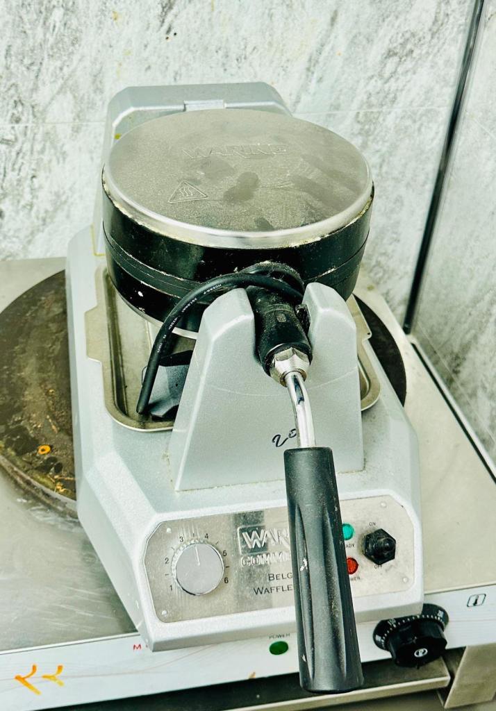 Waring Commercial Belgian Waffle Maker – Fair Condition