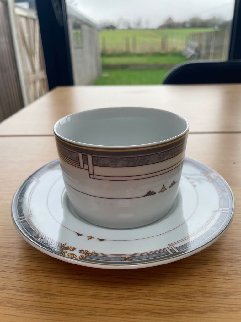 Porcelain cup and saucer set 12 pieces 