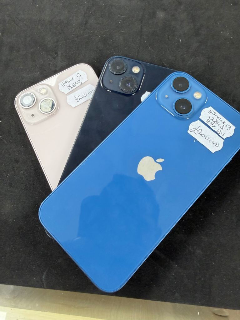 Apple iPhone 13 - Blue / Black / Pink