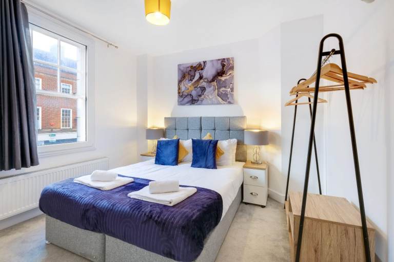 2 Bed Flat, Easton Street, HP11