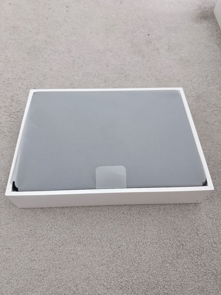 Brand new Apple MacBook Air 13.6inch 2022 256gb