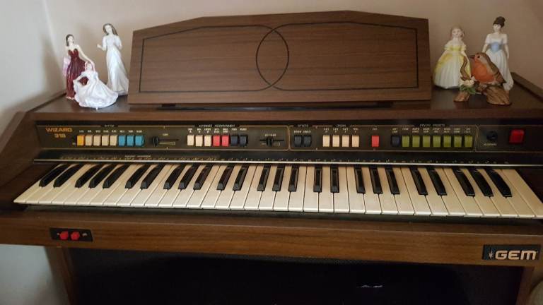 Gem electric organ
