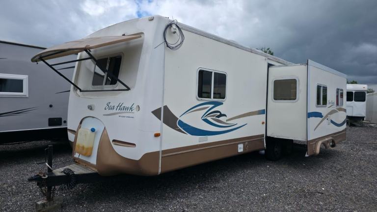 AMERICAN CARAVAN WITH SLIDEOUT SEAHAWK 31FT TRADE SALE NEEDS LOOSE FURNITURE