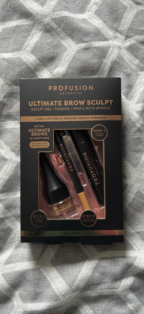 (Open to offers) 6x brow sculpting kit - Blonde
