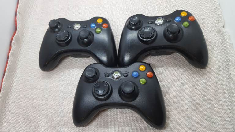 3 X-Box 360 Wireless Game Console Controllers