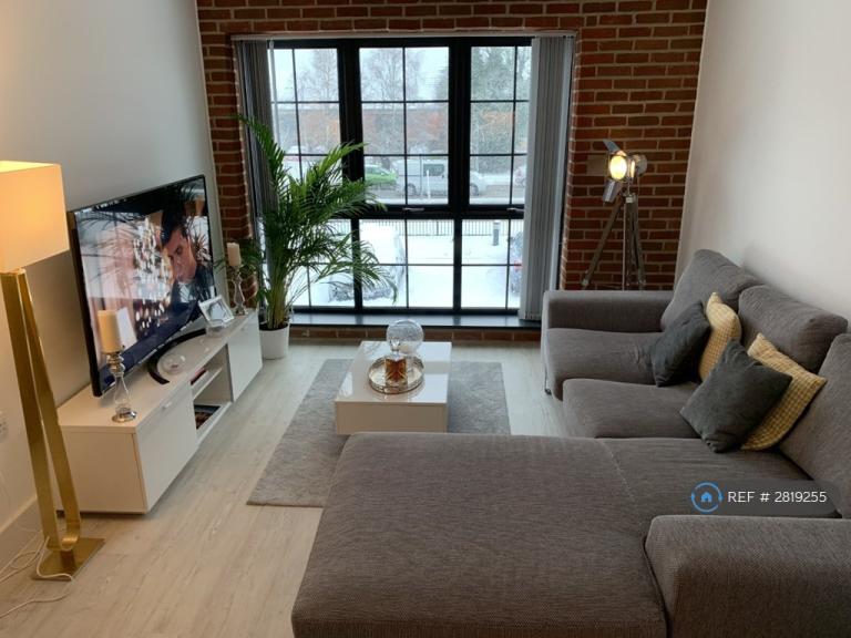 1 bedroom flat in Kelvin Road, Newbury, RG14 (1 bed) (#2819255)