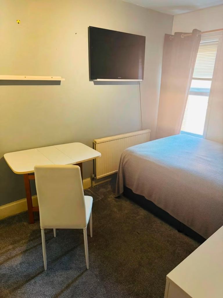 DOUBLE ROOM FOR RENT !