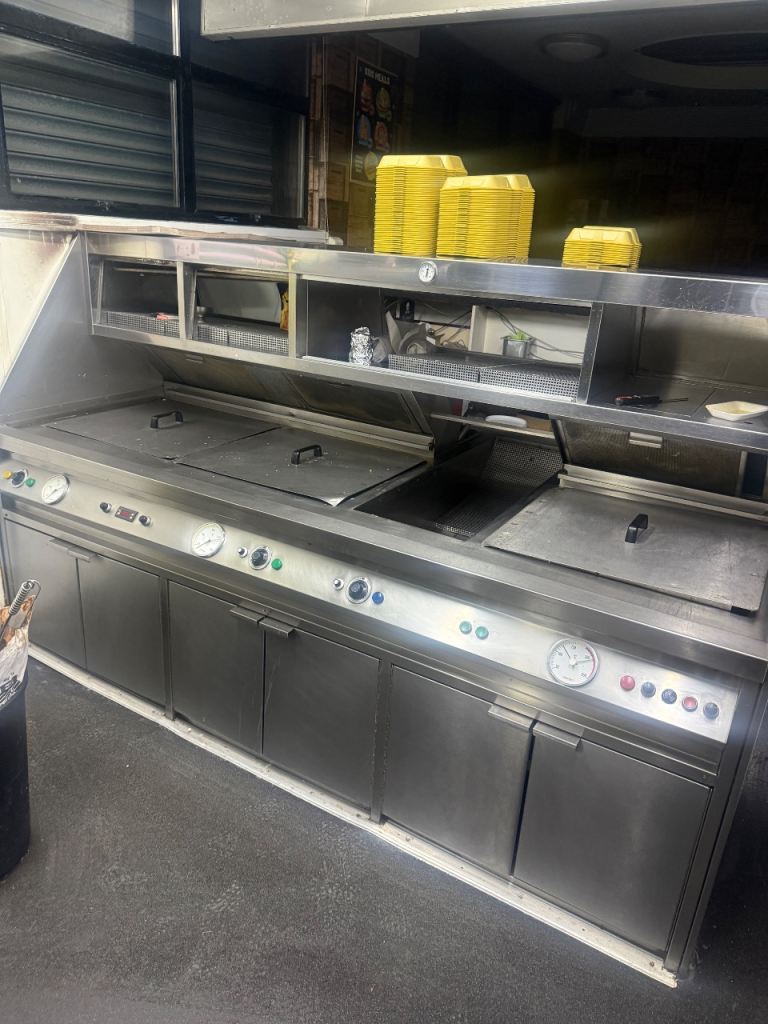Commercial Stainless Steel Fryer & Hotplate Range – Good Condition