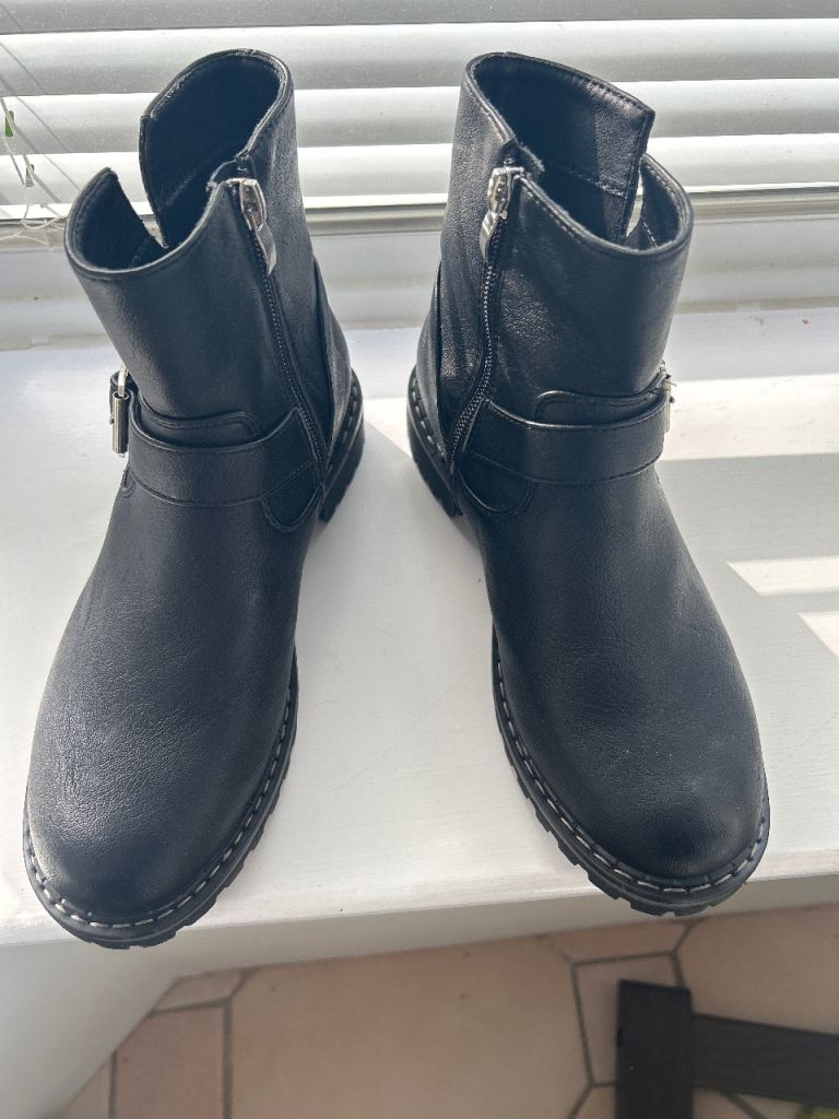 Ladies boots black (brand new) (4)