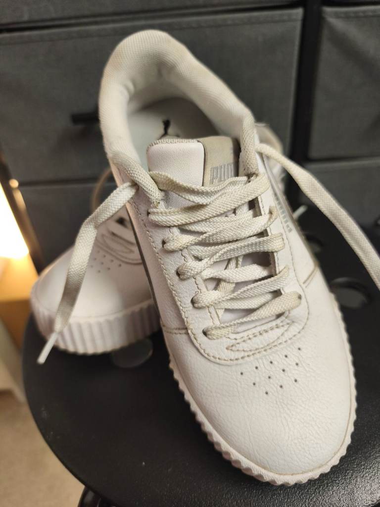 PUMA white sneakers UK3