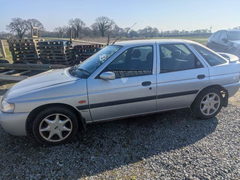 Ford, ESCORT, Hatchback, 2000, Manual, 1597 (cc), 5 doors
