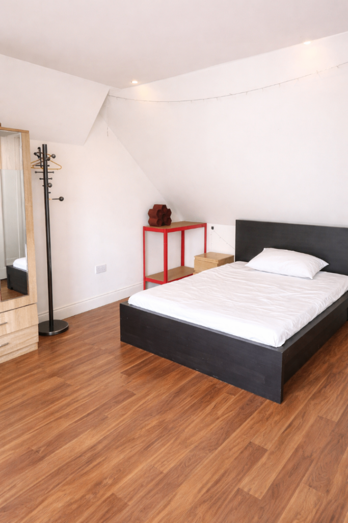 **Spacious Cosy Refurbished Studio- Fully Furnished at Gunnersbury Avenue - ALL BILLS INCLUDED**
