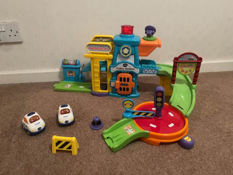 VTech Toot Toot Police Station With Two Police Cars