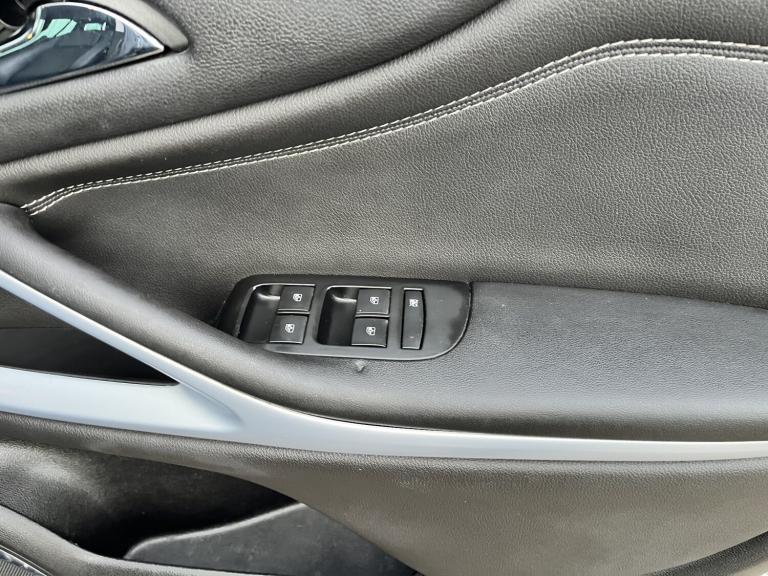 VAUXHALL ZAFIRA TOURER 1.4 i Turbo SRi Nav Black Manual Petrol 2017