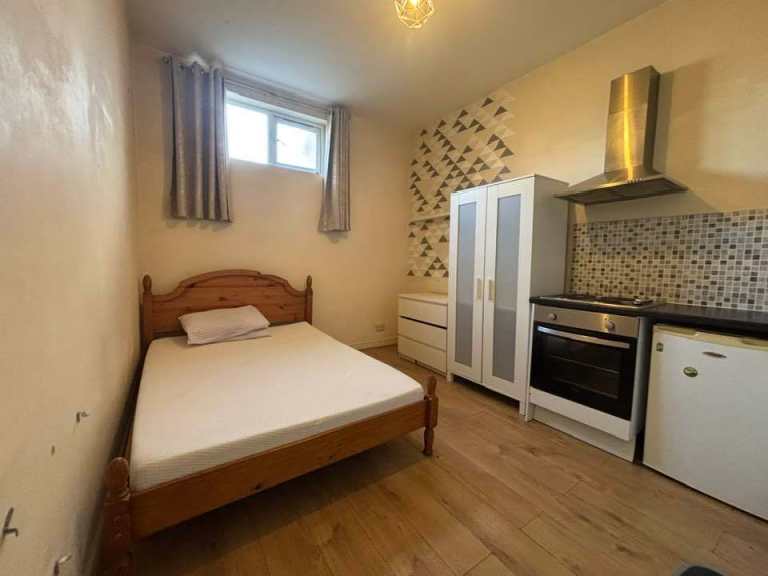 Nice Self-Contained Studio | 3-Min Walk to Archway Station, zone 2