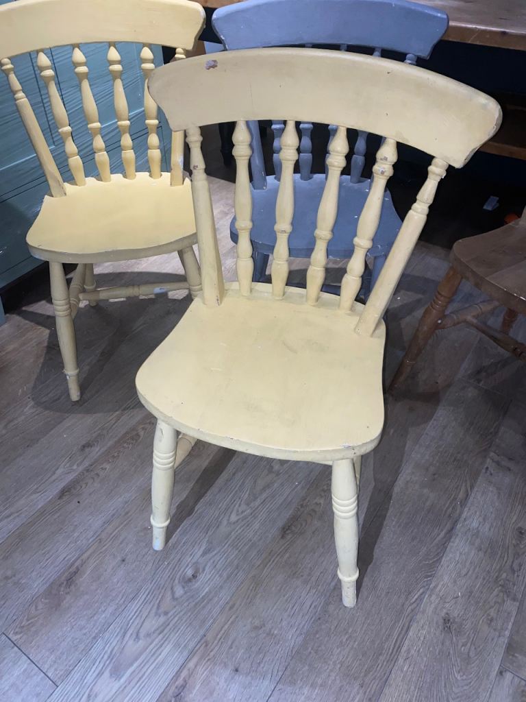 X 4 SOLID OAK COUNTRY/VICTORIAN STYLE DINING CHAIRS ,UP-CYCLE OR USE AS IS ,FREE LOCAL DELIVERY