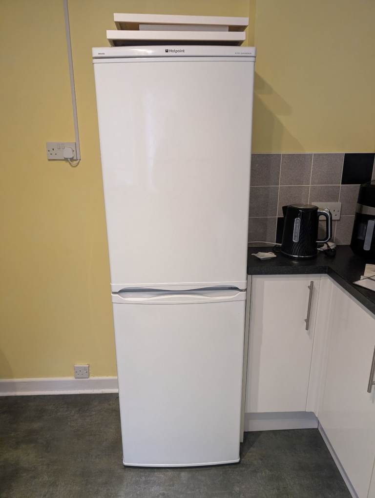 Hotpoint Fridge Freezer – White, Good Condition