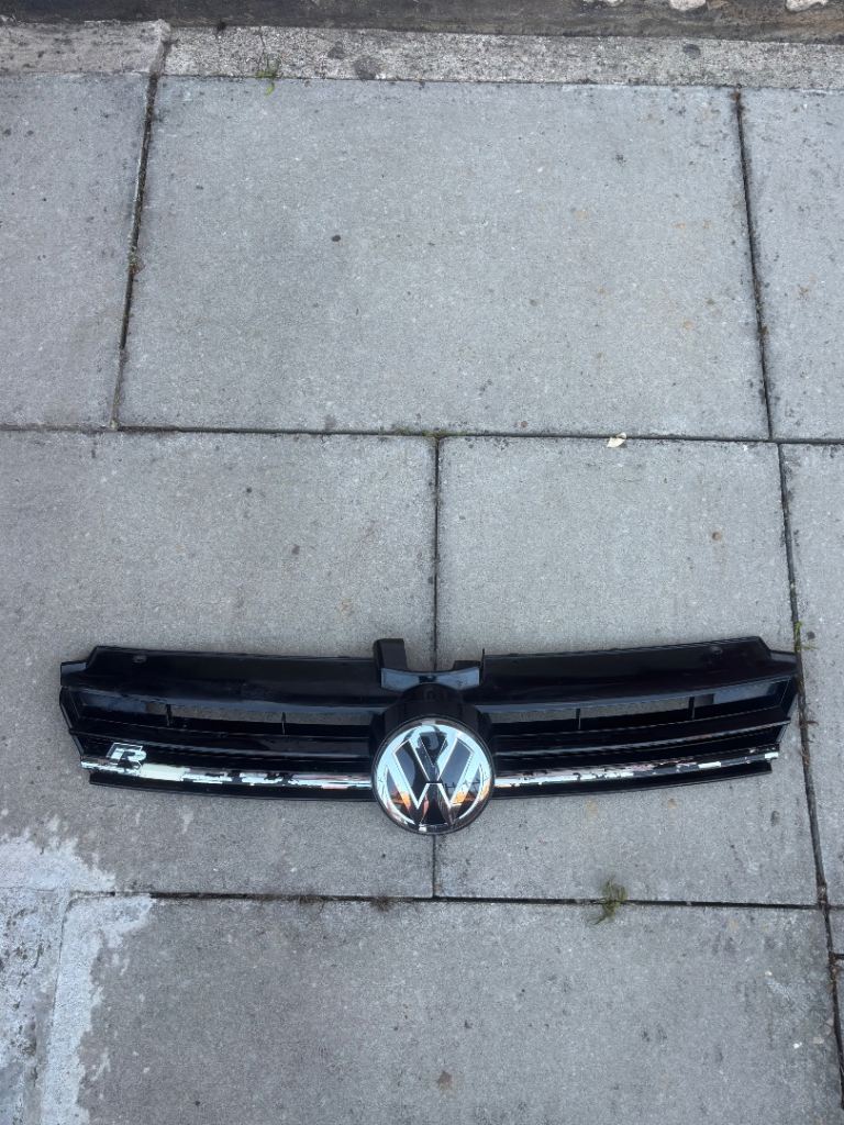Volkswagen Golf R front grill (2017+)